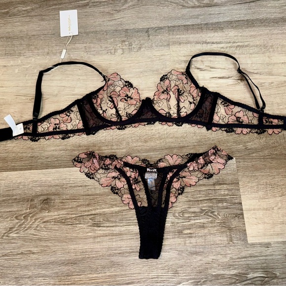 Hello LA Girl Flutter Lace Lingerie Bra & Thong Set Black & Dusty Rose Floral - Picture 5 of 8